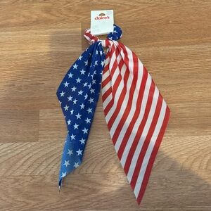 🔴 Claire’s Patriotic Scrunchie